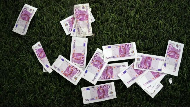 巴黎歐冠奪冠，金錢味濃，攬1.2億